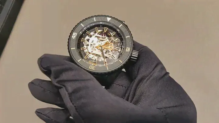 Captain Cook High -Tech Ceramic Limited Edition,Only 1962 watches are available worldwide. R32147162
