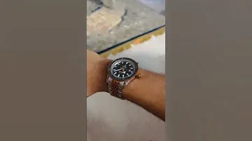 Wrist Roll Rado Captain Cook Automatic Rose Gold R32137153